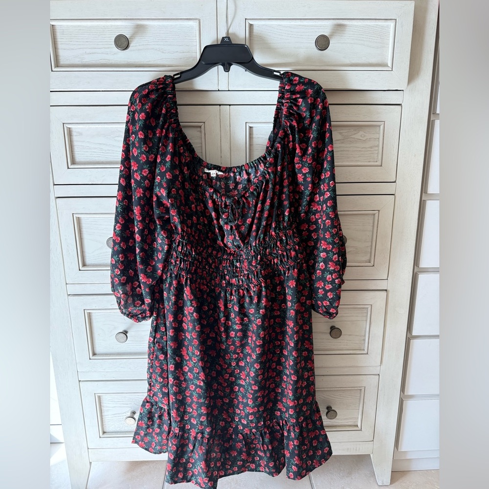 Satin Rose Style Puff Sleeve | Black and Red Floral Dress
Plus Size